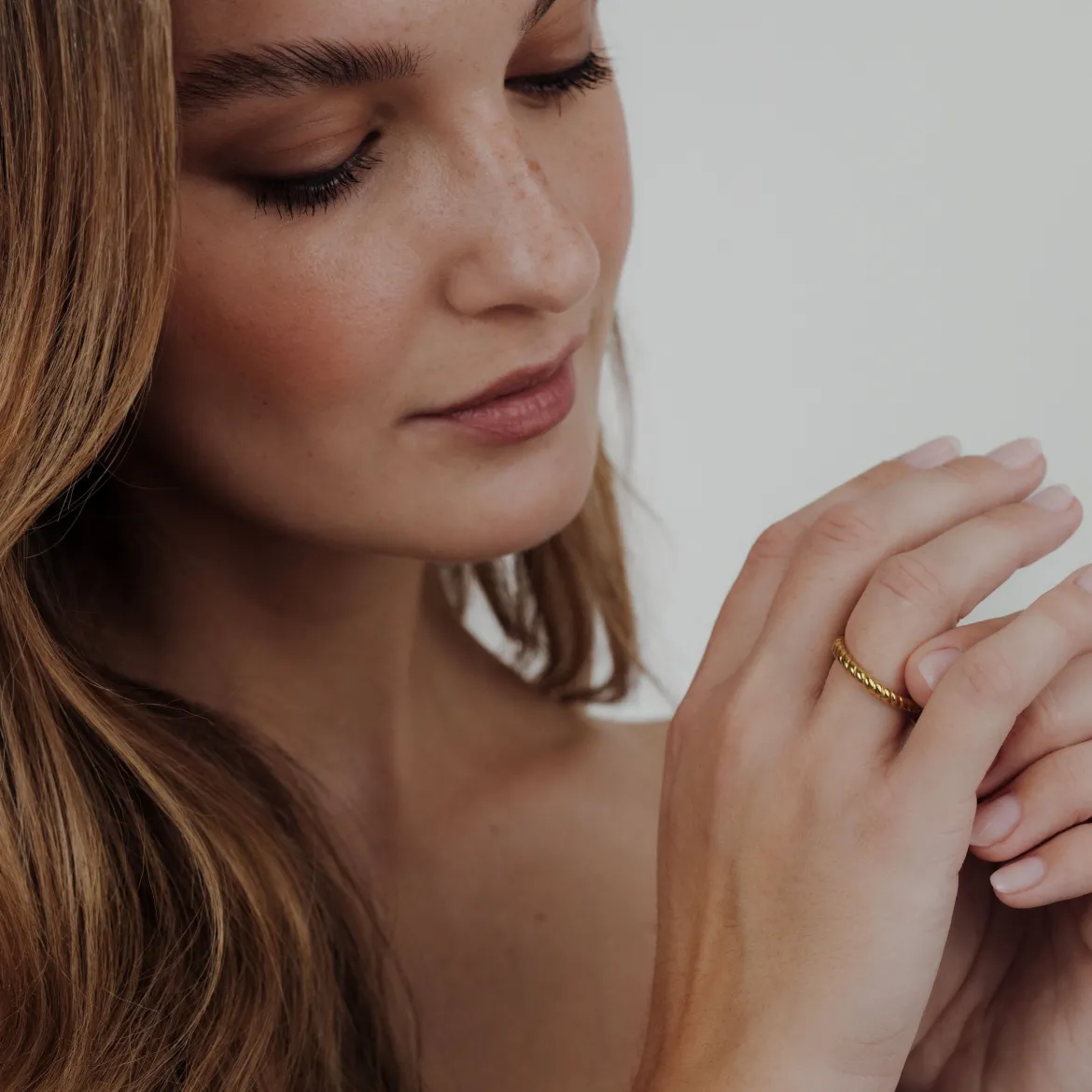 Endless Twist Ring Gold