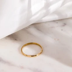 Fine Line Ring Gold