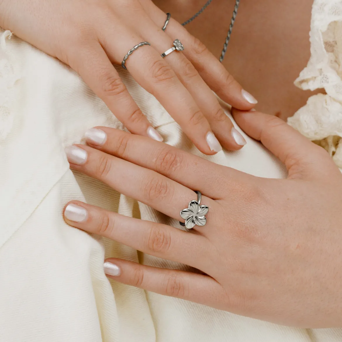 Floral Glow Ring Silber