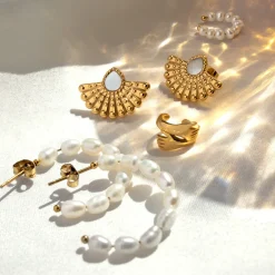 Incredible Leo Stud Earrings Gold