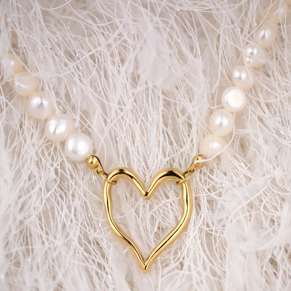 Melting Heart Pearl Necklace Gold