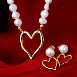 Melting Heart Pearl Necklace Gold
