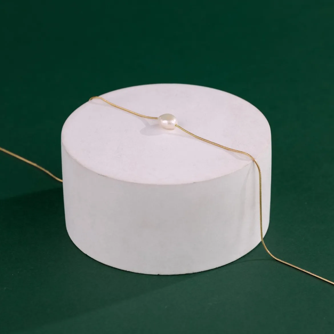 Minimalist Pearl Choker Gold