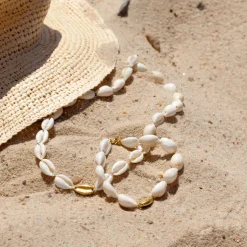 One in a Shell Choker Gold