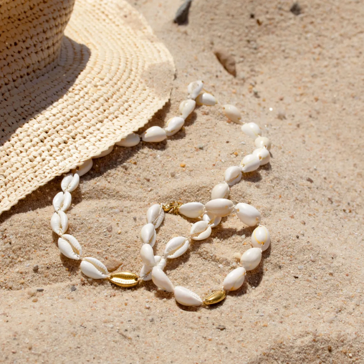 One in a Shell Choker Gold