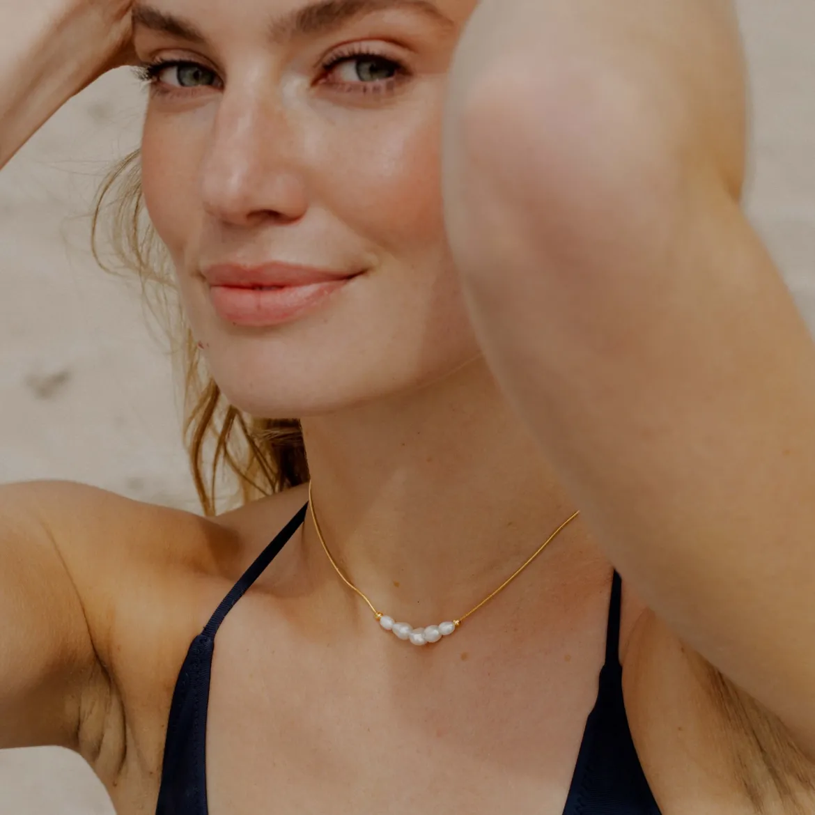 Pearlessence Choker Gold