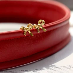 Pretty Ribbon Studs Gold