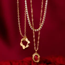 Scarlet Treasure Necklace Gold