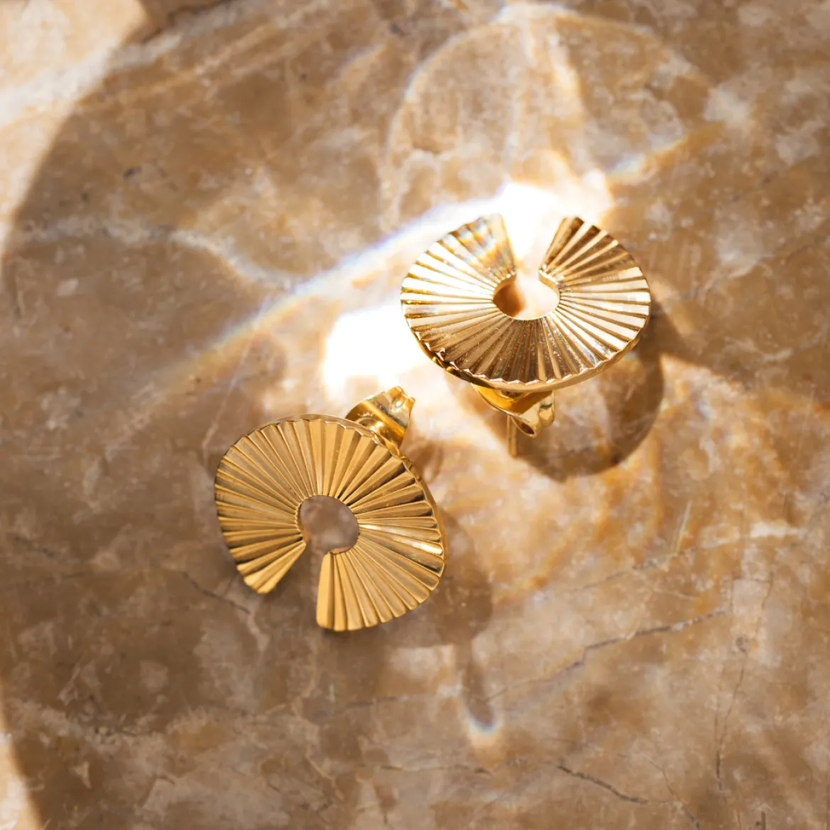 Sparkling Donut Studs Gold