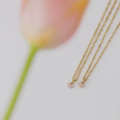 Sparkling Pink Petal Necklace Silber