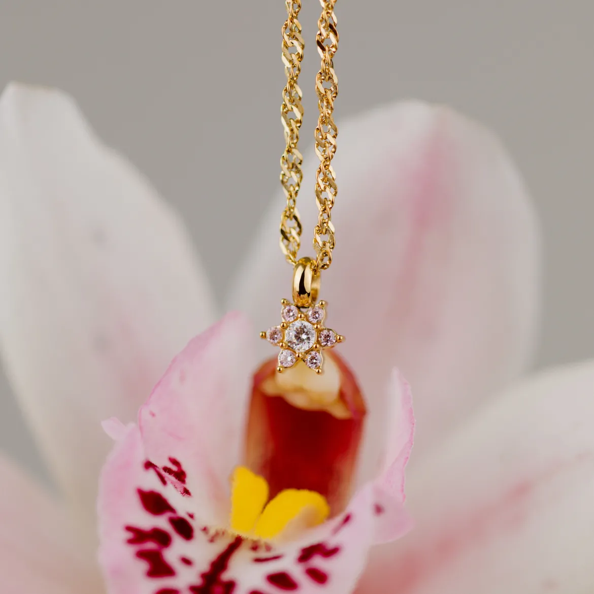 Sparkling Purple Petal Necklace Silber