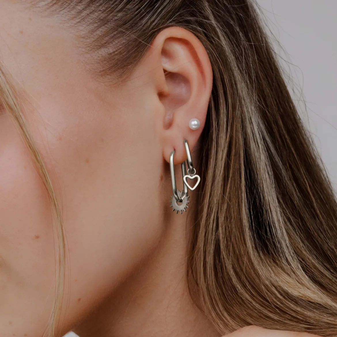 Sun Ray Oval Hoops Small Silber