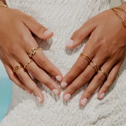 Tiny Trio Ring Gold