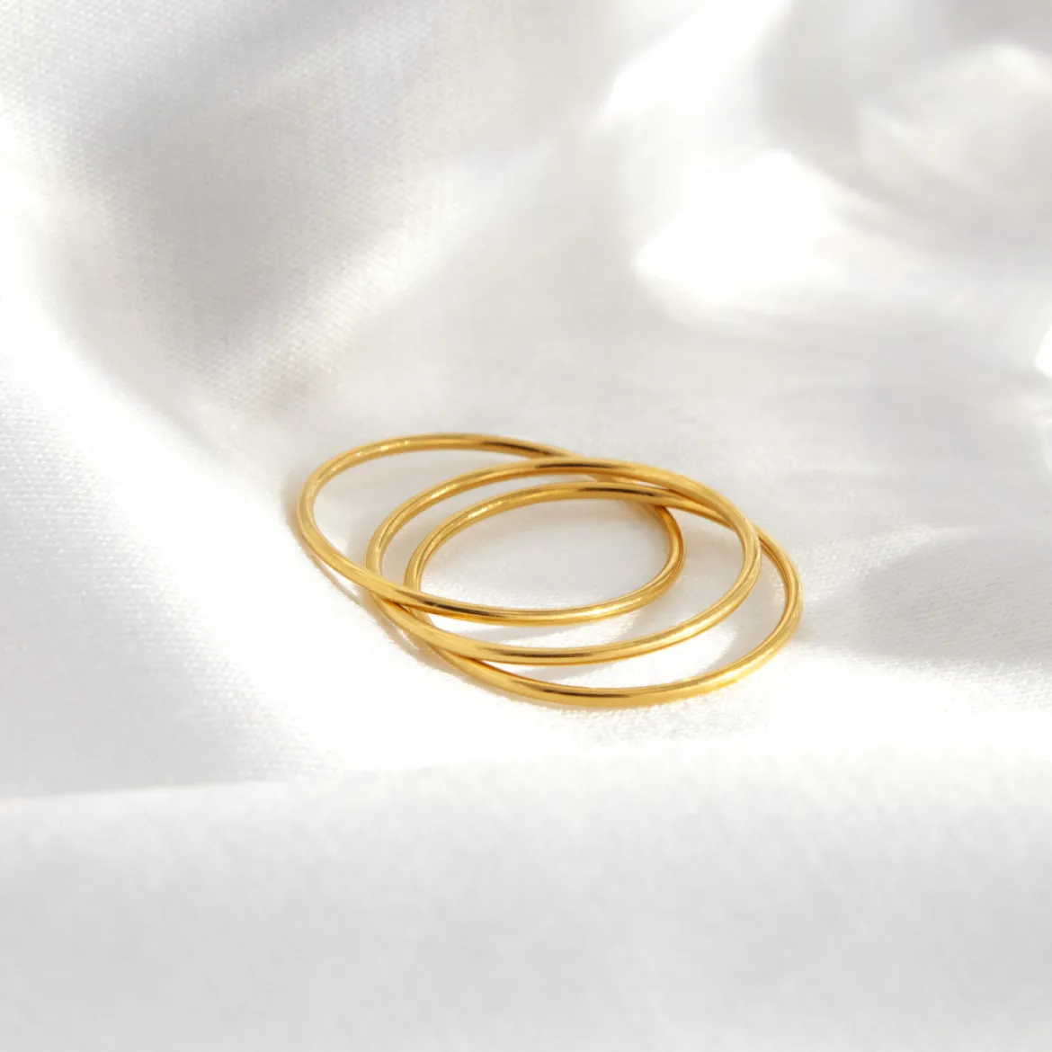 Tiny Trio Ring Gold